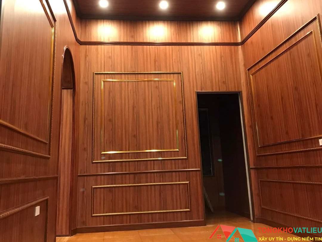 Mẫu tường nhựa phòng thờ với họa tiết đơn giản