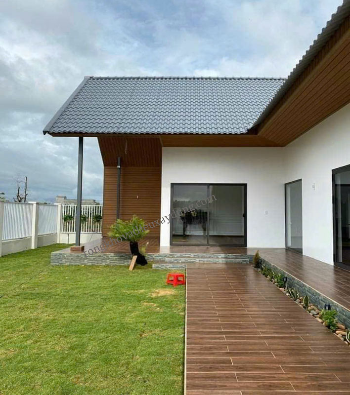 Sàn Nhựa Ngoài Trời Lổ Vuông Màu Coffee