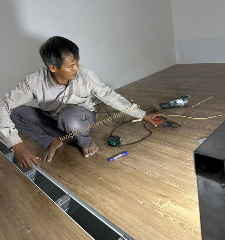 Tấm Nhựa Lót Sàn Mẫu A3 Nâu Gỗ Xám