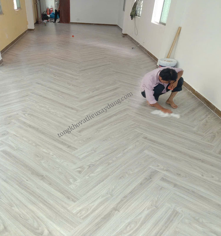 sàn nhựa hèm khóa