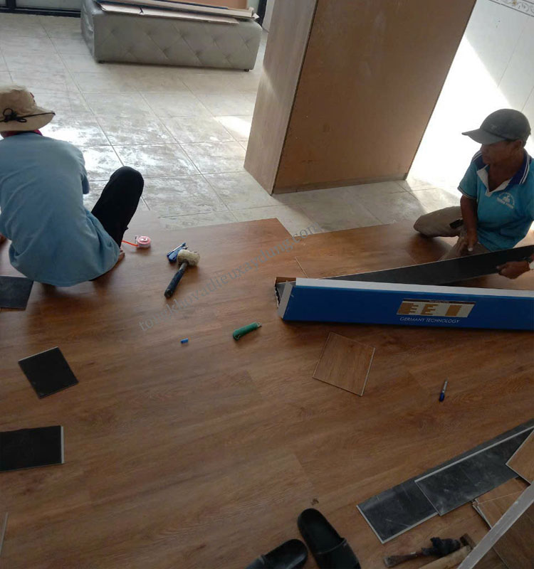 sàn nhựa hèm khóa